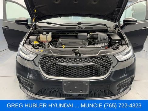 Used 2025 Chrysler Pacifica Limited FWD image 18