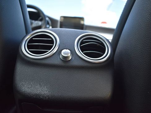 Used 2018 Mercedes-Benz C 300 4MATIC Sedan image 27