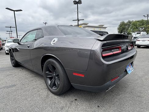Used 2019 Dodge Challenger SXT RWD image 3