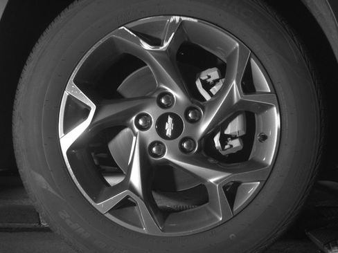 Used 2025 Chevrolet Trax LT w/ LT Convenience Package FWD image 13