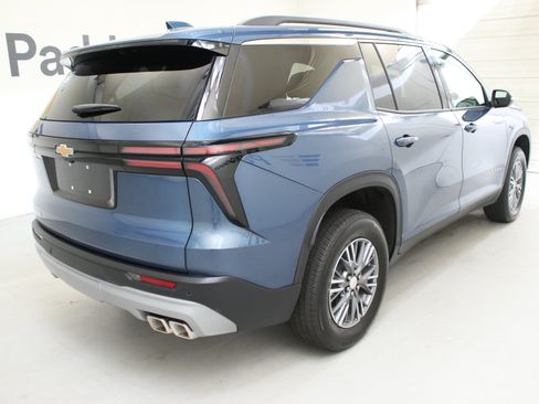 Certified 2026 Chevrolet Traverse LT FWD image 9