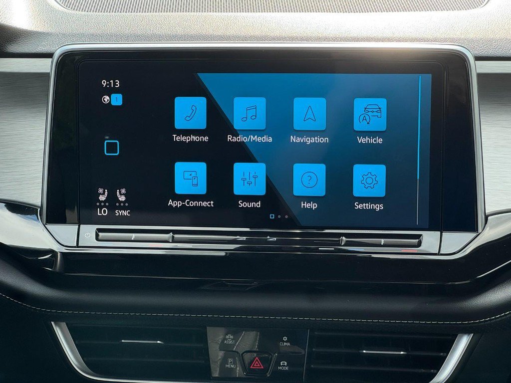 Used 2025 Volkswagen Atlas Cross Sport SE FWD image 18