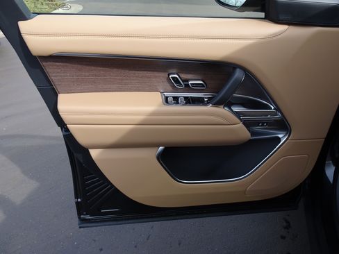 New 2026 Land Rover Range Rover Long Wheelbase SE image 17