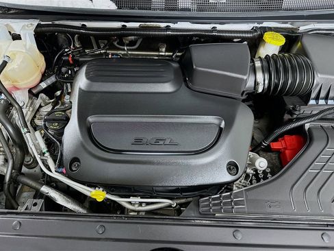 Certified 2024 Chrysler Pacifica Touring-L image 41