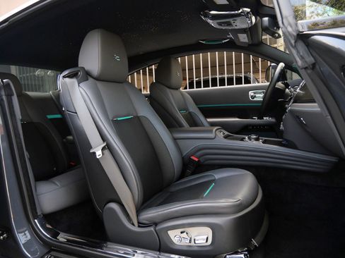 Used 2021 Rolls-Royce Wraith RWD image 31