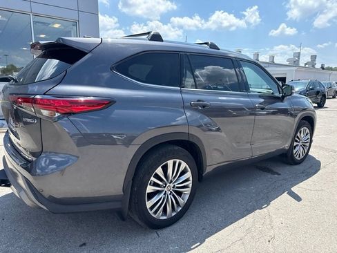 Used 2022 Toyota Highlander Platinum AWD/4WD image 3
