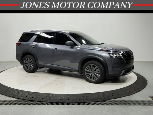 Used 2025 Nissan Pathfinder SL w/ SL Premium Package FWD image 1