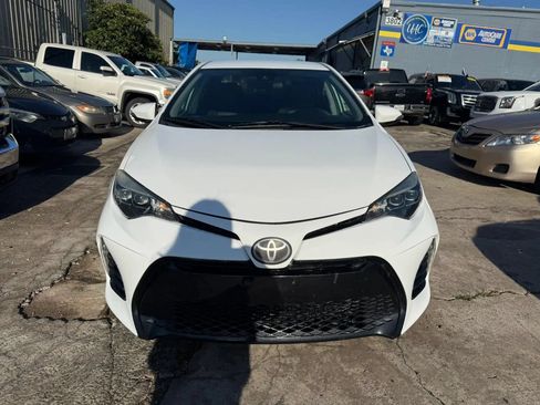 Used 2018 Toyota Corolla SE FWD image 2