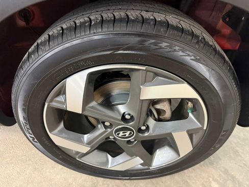 Used 2023 Hyundai Venue SEL FWD image 9