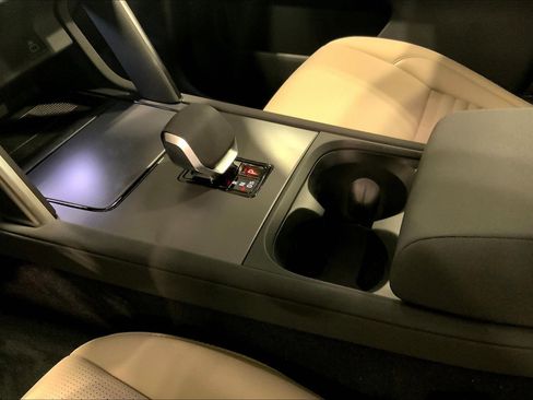 New 2025 Land Rover Discovery Sport S image 7