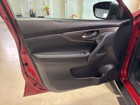 Used 2016 Nissan Rogue S AWD/4WD image 21