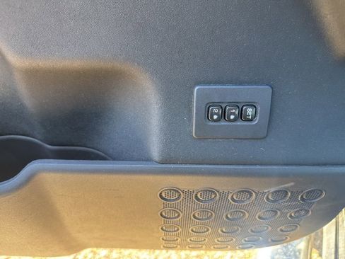 Used 2011 Nissan Titan S image 18