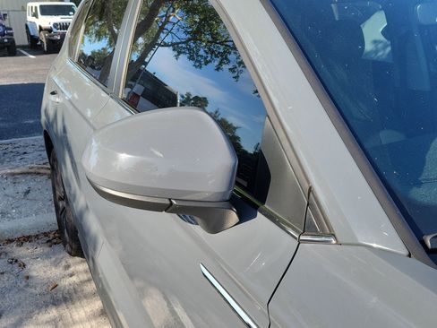 Used 2022 Volkswagen Taos SE AWD/4WD image 9