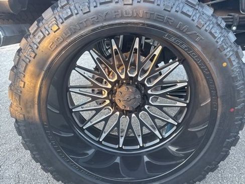 Used 2025 Ford F250 Platinum image 9