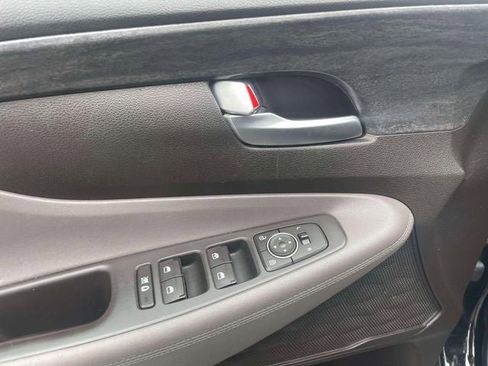 Used 2019 Hyundai Santa Fe SE image 16