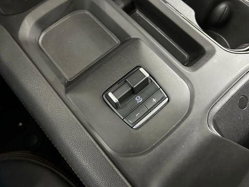 Used 2025 GMC Sierra 3500 AT4 w/ AT4 Premium Plus Package AWD/4WD image 27