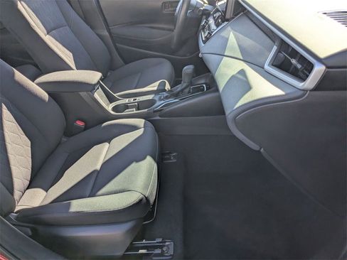 Used 2025 Toyota Corolla LE image 28