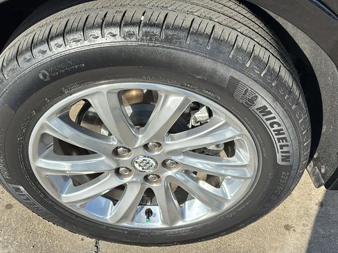 Used 2020 Buick Envision Essence image 10