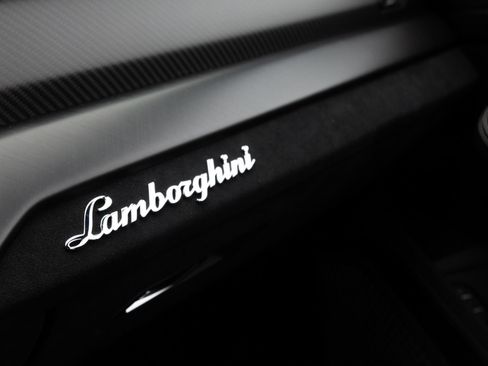 Used 2023 Lamborghini Urus Performante image 8