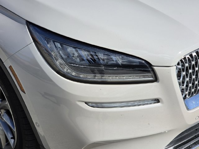 Used 2022 Lincoln Corsair FWD w/ Premium Package image 11