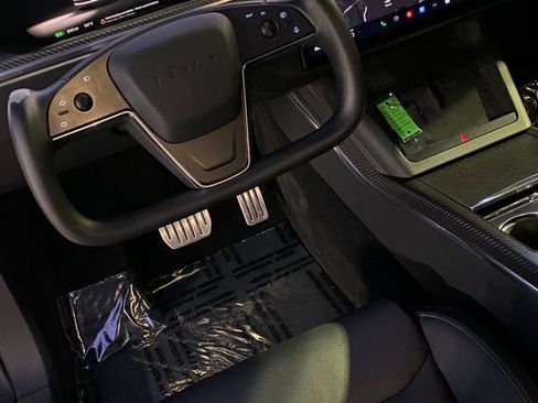 Used 2022 Tesla Model X Plaid image 5