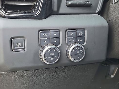 Used 2024 GMC Sierra 2500 AT4 w/ AT4 Premium Plus Package image 26