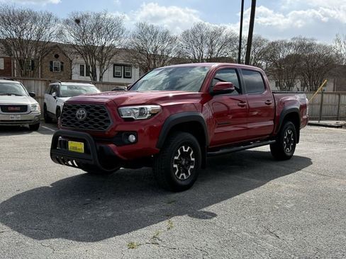 Used 2020 Toyota Tacoma TRD Off-Road w/ Technology Package image 4