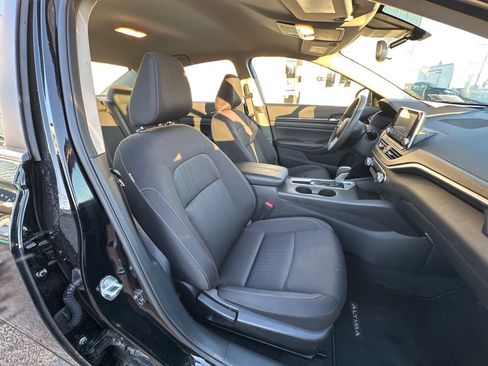 Used 2025 Nissan Altima 2.5 SV image 16