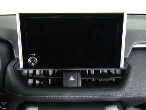 Used 2025 Toyota RAV4 XLE AWD/4WD image 4