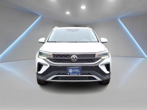 Used 2023 Volkswagen Taos SE w/ Panoramic Sunroof Package AWD/4WD image 2