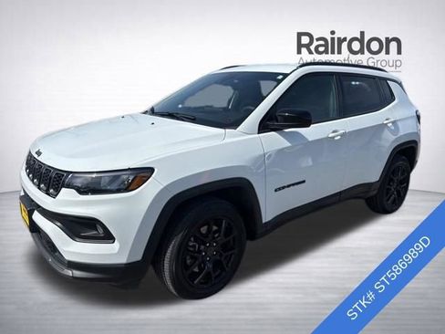 Used 2025 Jeep Compass Latitude w/ Altitude Special Edition AWD/4WD image 3