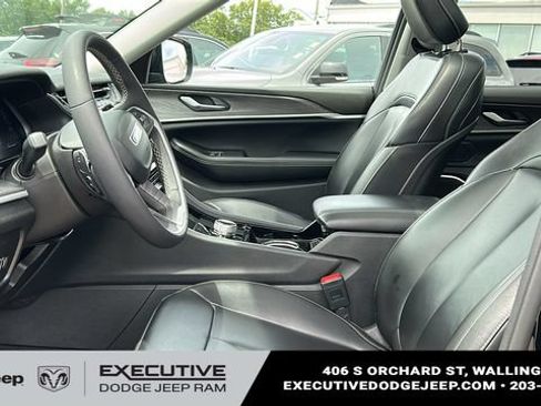 Used 2023 Jeep Grand Cherokee L Limited AWD/4WD image 10
