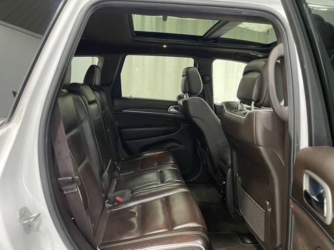 Used 2018 Jeep Grand Cherokee Overland AWD/4WD image 30