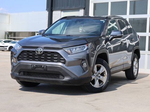 Used 2021 Toyota RAV4 XLE AWD/4WD image 3