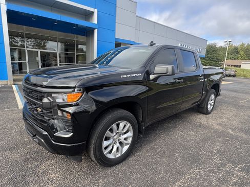 Used 2024 Chevrolet Silverado 1500 Custom image 3