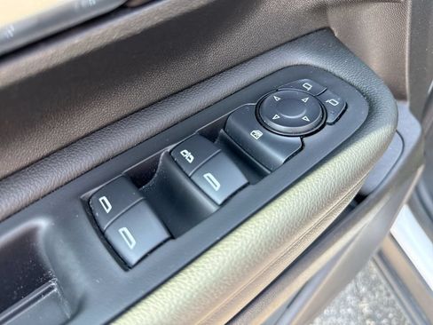 Used 2024 GMC Terrain SLE w/ Driver Convenience Package FWD image 13