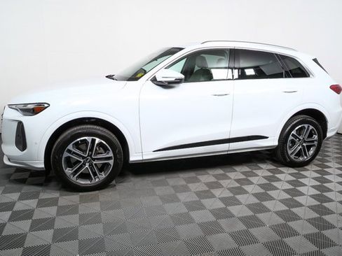 Certified 2025 Audi Q5 Premium w/ Convenience Package image 31