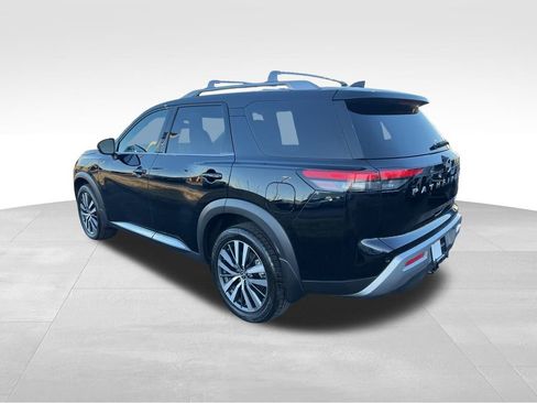 Used 2022 Nissan Pathfinder Platinum w/ Cargo Package image 5