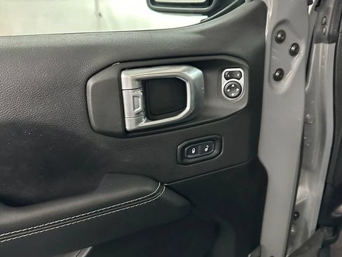 Used 2022 Jeep Wrangler Unlimited Sahara w/ Cold Weather Group AWD/4WD image 9