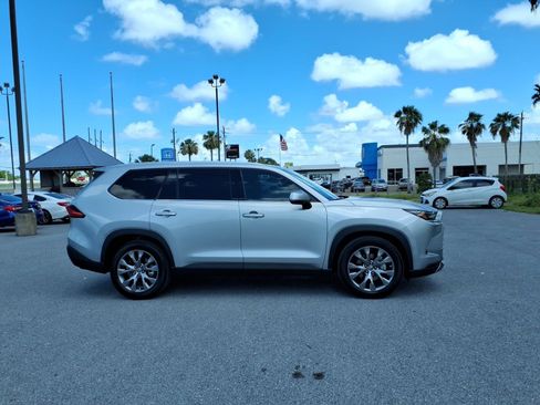 Used 2024 Toyota Grand Highlander FWD image 9
