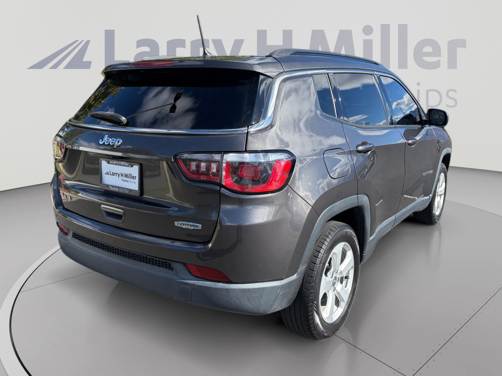 Used 2018 Jeep Compass Latitude AWD/4WD image 5