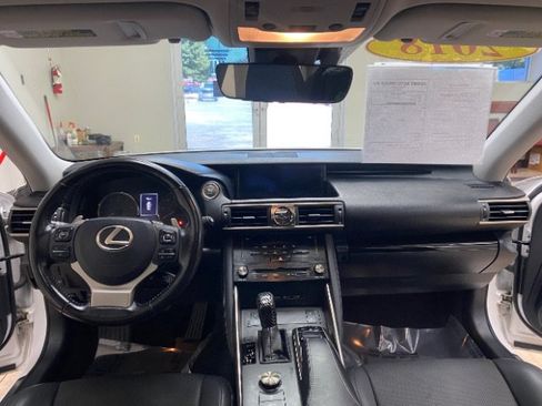 Used 2018 Lexus IS 300 AWD image 15