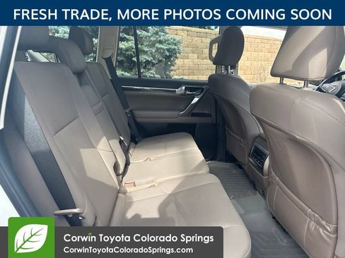 Used 2022 Lexus GX 460 Premium w/ Premium Package AWD/4WD image 7