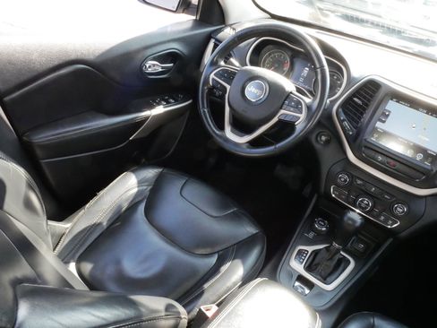 Used 2018 Jeep Cherokee Limited image 9