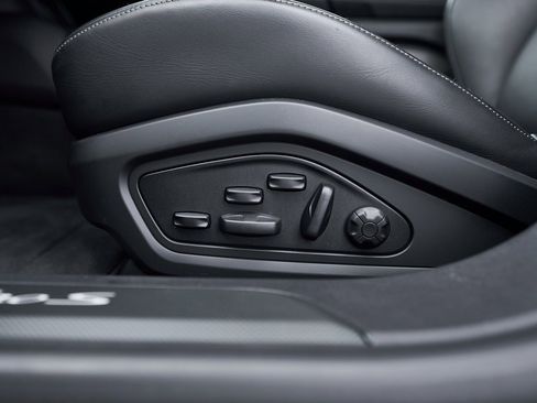 Used 2025 Porsche Taycan Turbo S w/ Premium Package image 39