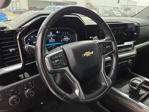 Used 2022 Chevrolet Silverado 1500 LTZ w/ LTZ Convenience Package II image 17