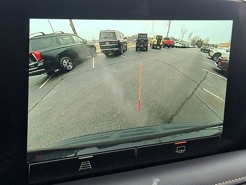 Used 2023 GMC Yukon XL SLT image 17