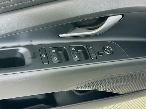 Used 2024 Hyundai Elantra Limited FWD image 15