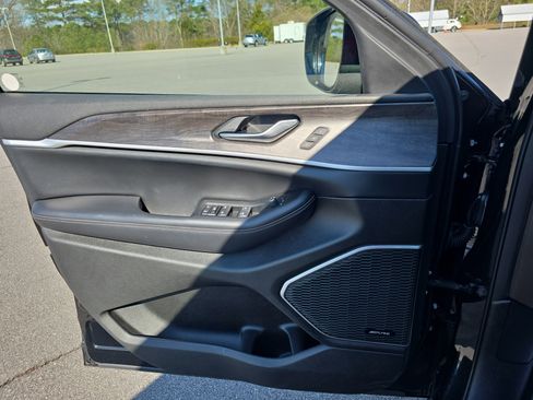 Used 2023 Jeep Grand Cherokee L Limited image 27