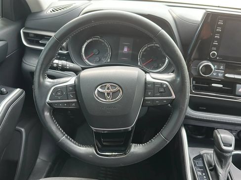 Used 2021 Toyota Highlander LE FWD image 34